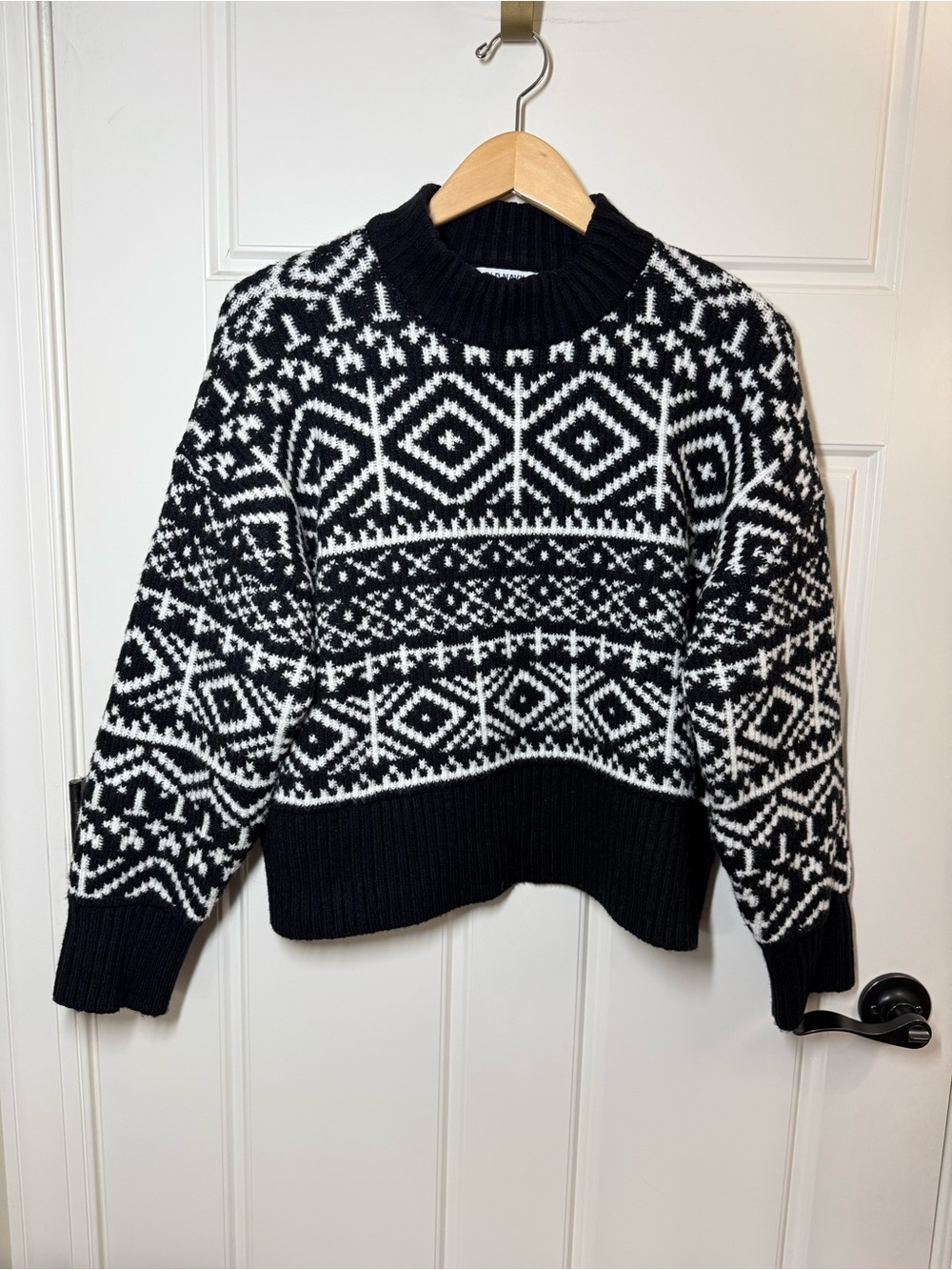 Old Navy women’s Sosoft Mock Neck Fair Isle black Sweater Size Medium